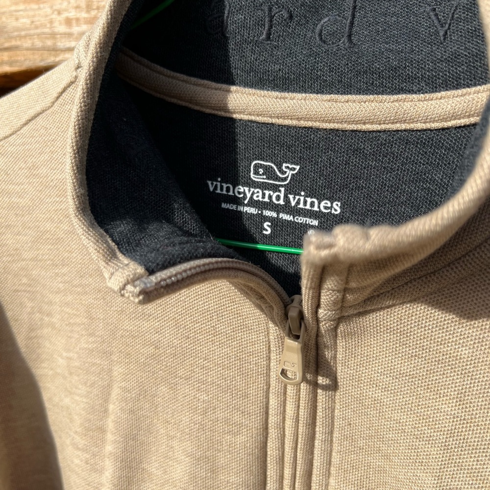 Vineyard Vines pullover, size small